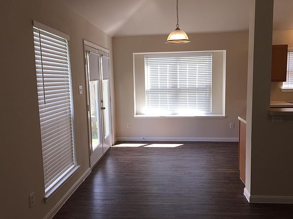 Dinning/breakfast & patio doors