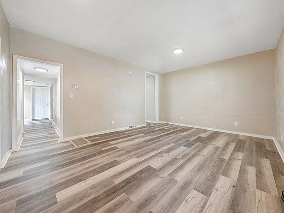 2nd image of 712 Harrison Ave NW