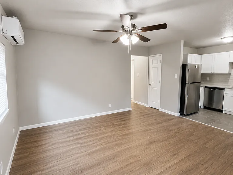 855 Broadway Ave #4 — Photo 3