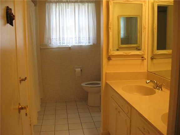 4th image of 2514 Hudson Pl