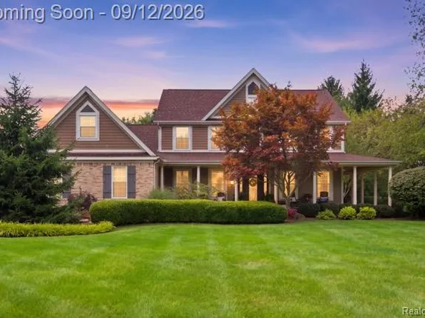 5172 Timber Bend Dr, Brighton, MI 48116