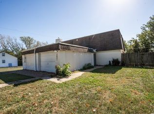 3621 Brush Creek Dr, Lawrence, KS 66047