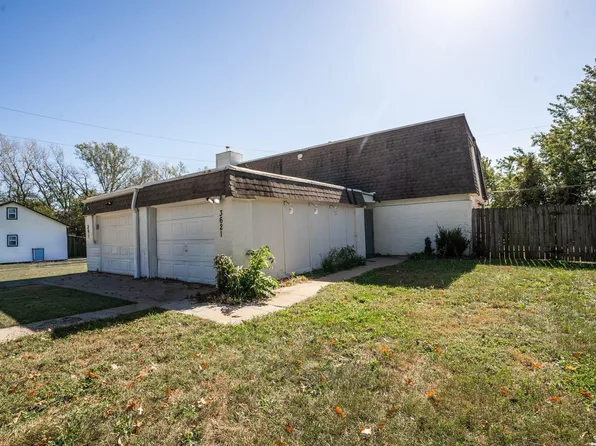 3621 Brush Creek Dr, Lawrence, KS 66047