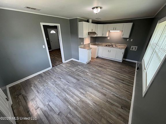 2nd image of 80 Eastmoor Cir