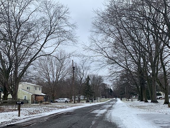 4th image of 238 Lumley Ave