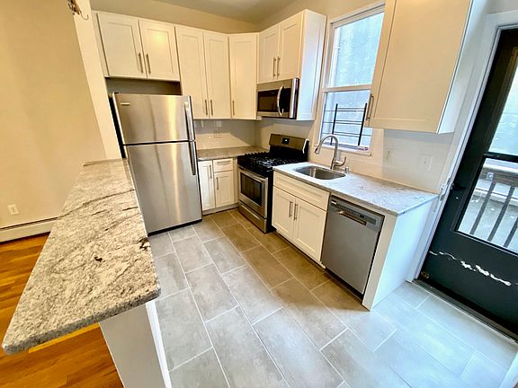 2nd image of 323.5 Pavonia Ave
