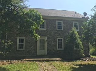 8057 Kings Hwy S, Zionsville, PA 18092