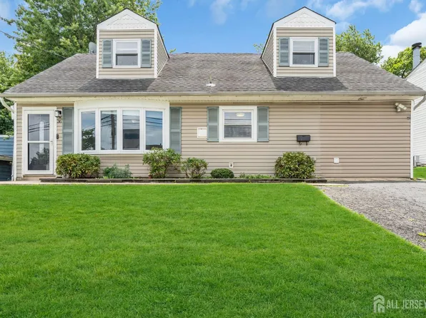 36 Elm Ter, Parlin, NJ 08859