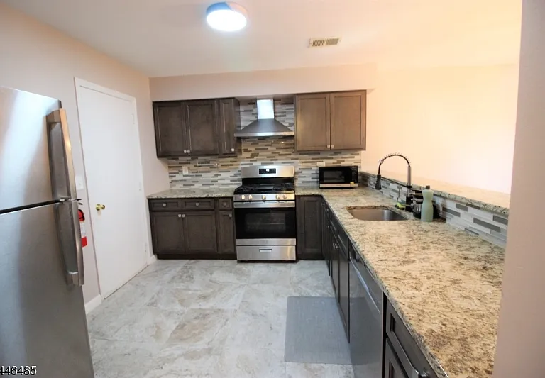 83 Winchester Way — Photo 4