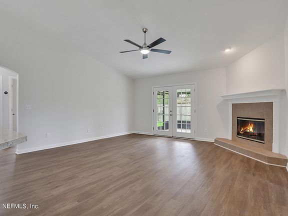4th image of 467 BRENTWOOD Court