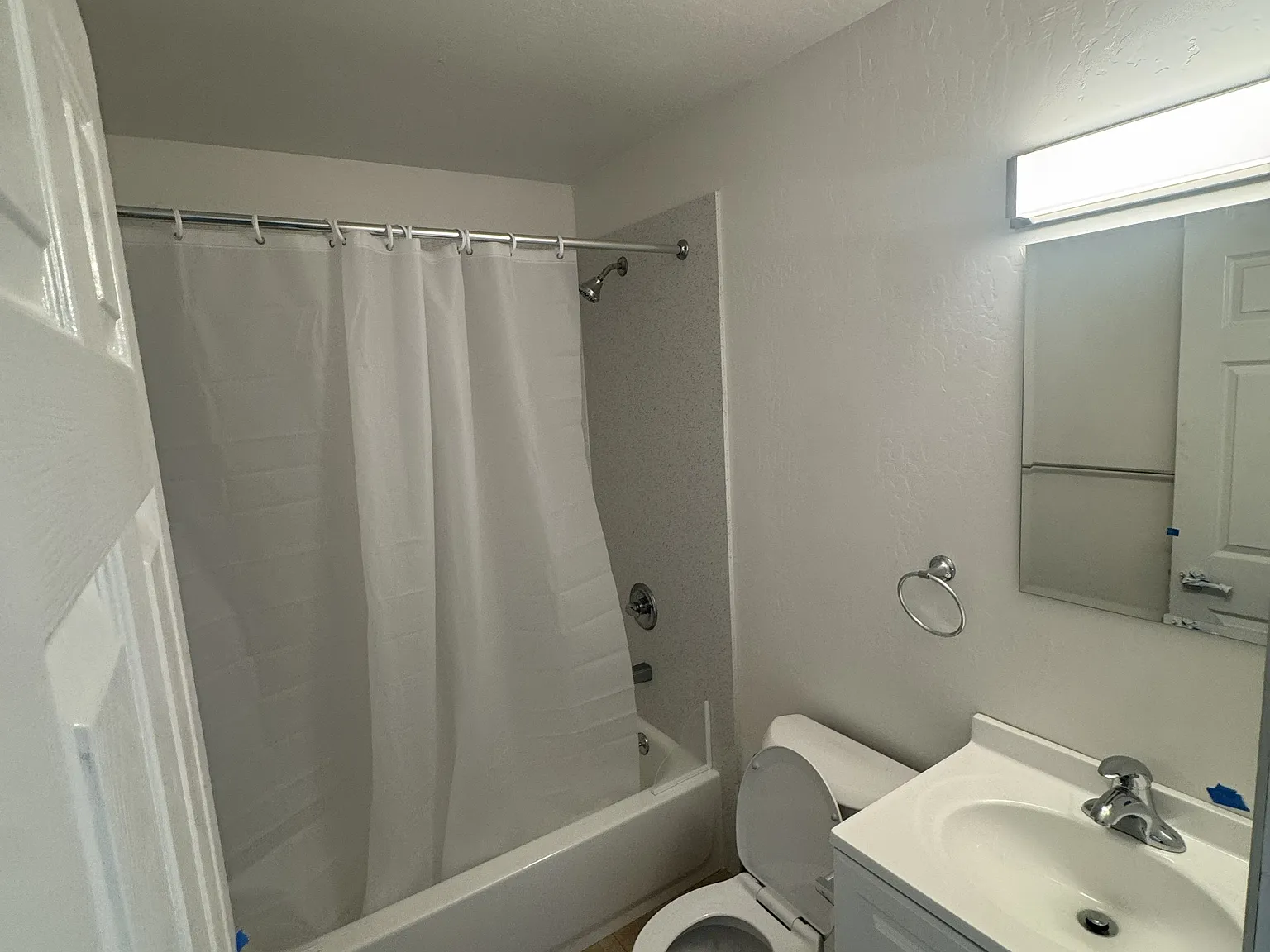 1 bed, 560 sqft, $2,037 — Photo 2