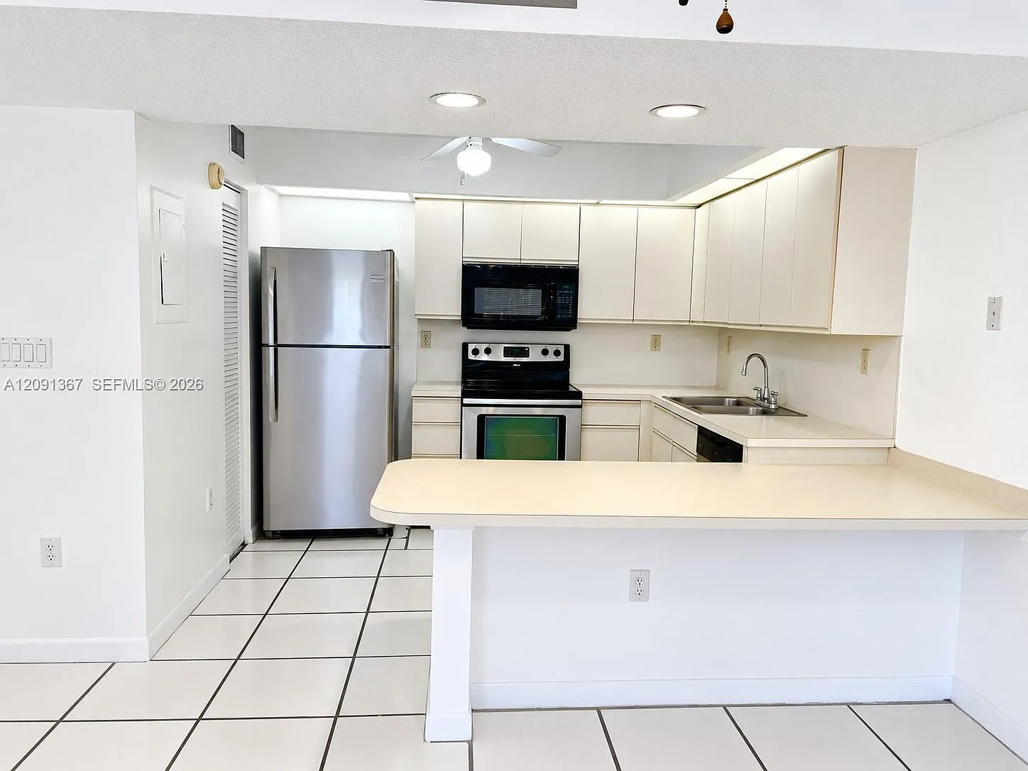 Calusa Club Village Condo — Photo 2