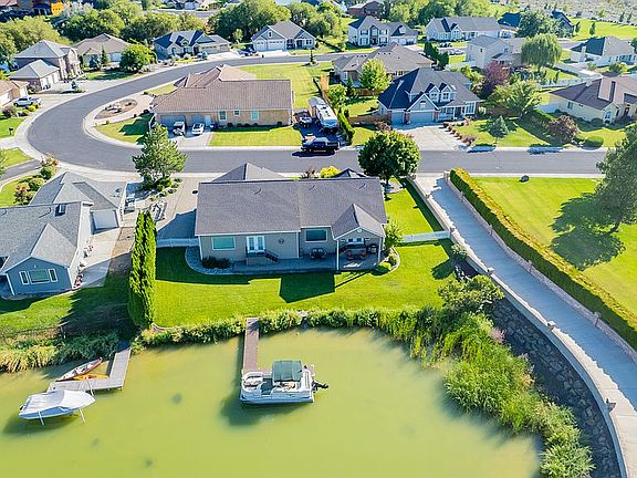 3rd image of 614 Lupine Dr S