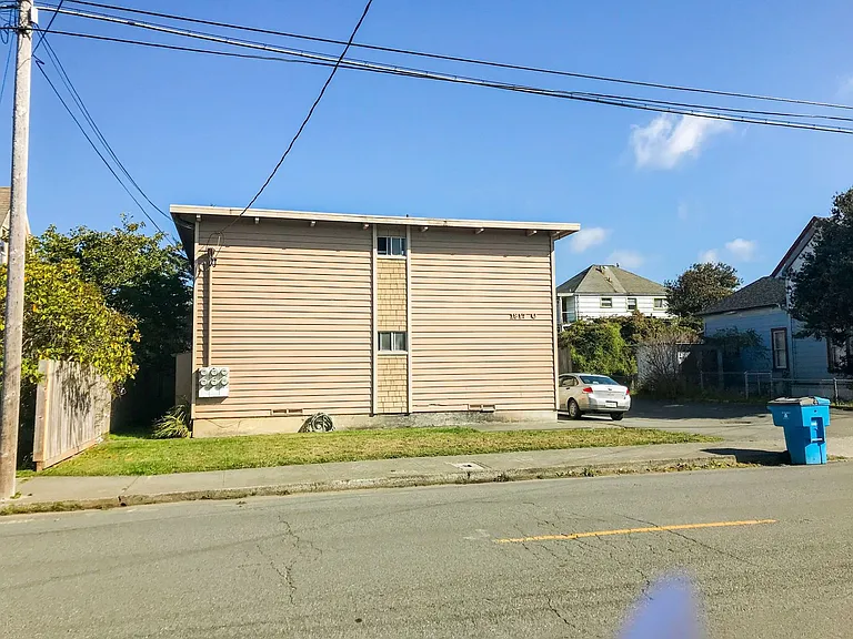 1917 C St — Photo 2