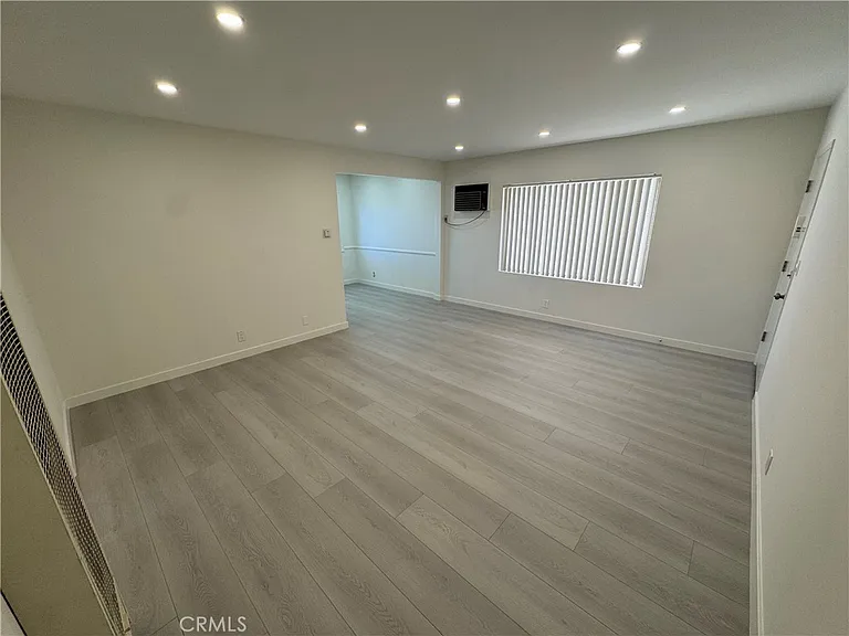350 W Wilson Ave #1 — Photo 4