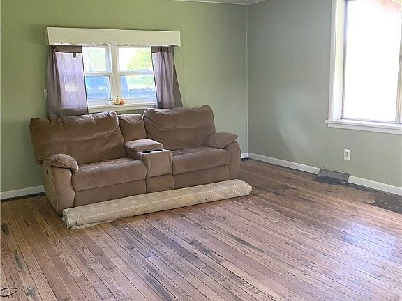 2nd image of 5725 Carbon Hill Rd
