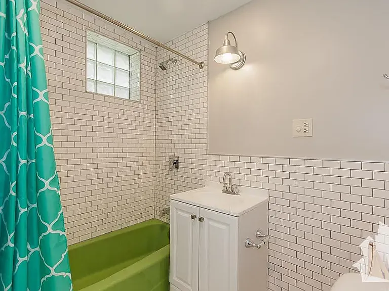 1036 N Honore St #1R — Photo 9