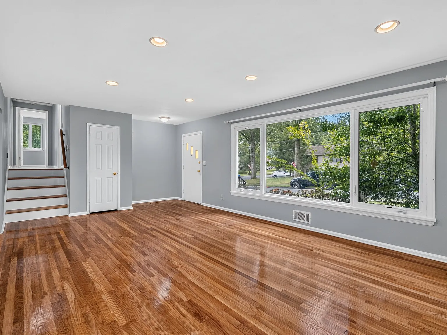 3 bed, 1.5 bath, 1641 sqft, $4,700 — Photo 3