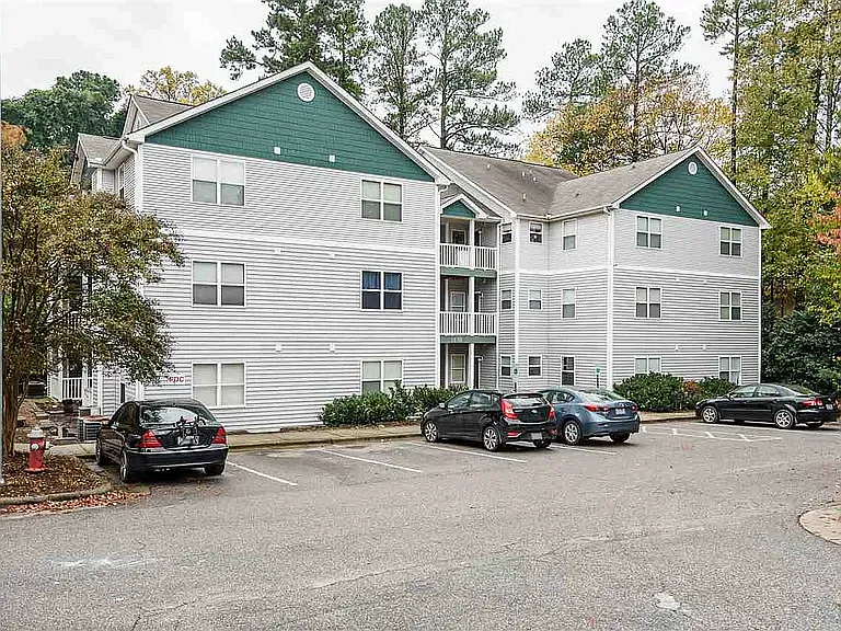 4 bed, $725 — Photo 1