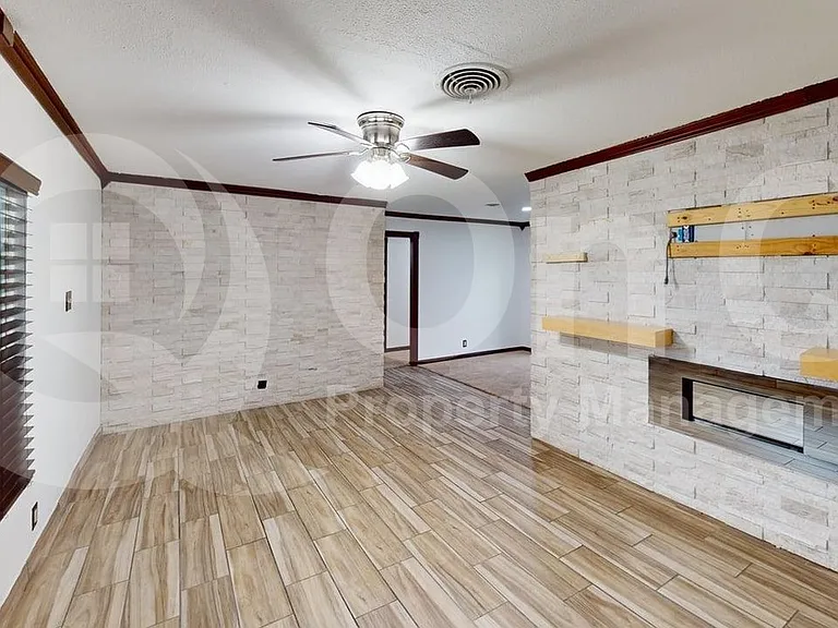 17 Macarthur Dr #B — Photo 4