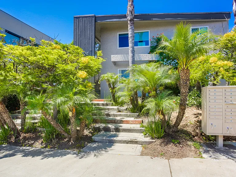 1024 Turquoise St #L — Photo 2