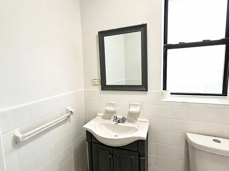 907 Summit Ave #3 — Photo 10
