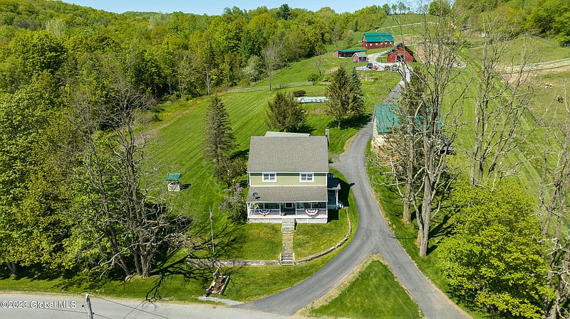 4th image of 270 Crosier Road