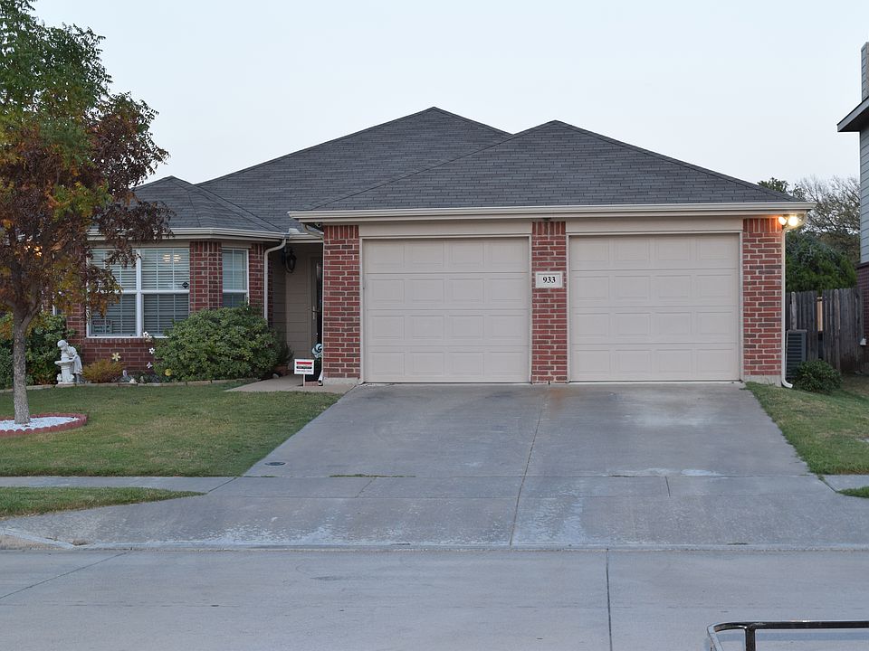 1st image of 933 Iona Dr