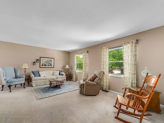 5th image of 21W601 Glen Valley Dr