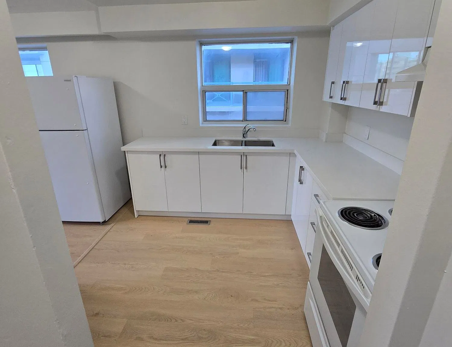 2 bed, $2,375 — Photo 2