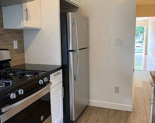 4th image of 1221 Capuchino Ave Unit C