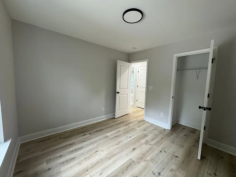 3530 Charing Cross Rd — Photo 7