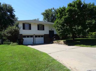 3201 SW 29th Ter, Topeka, KS 66614