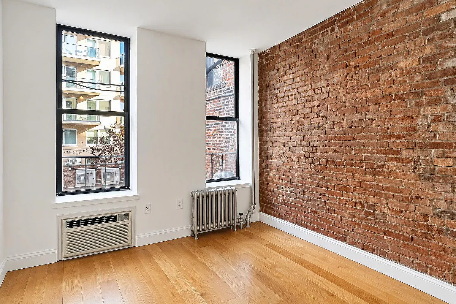 86 Clinton Street — Photo 2
