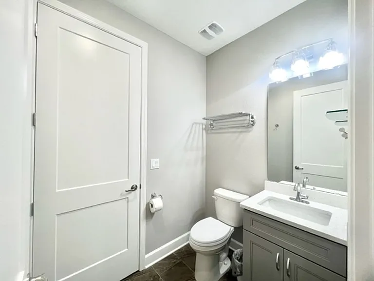 213 Allen St — Photo 15