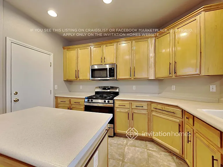 255 Palmarosa St — Photo 8