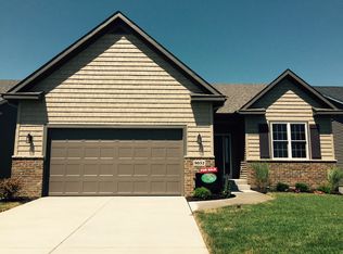 5032 Emeis View Ct, Davenport, IA 52804