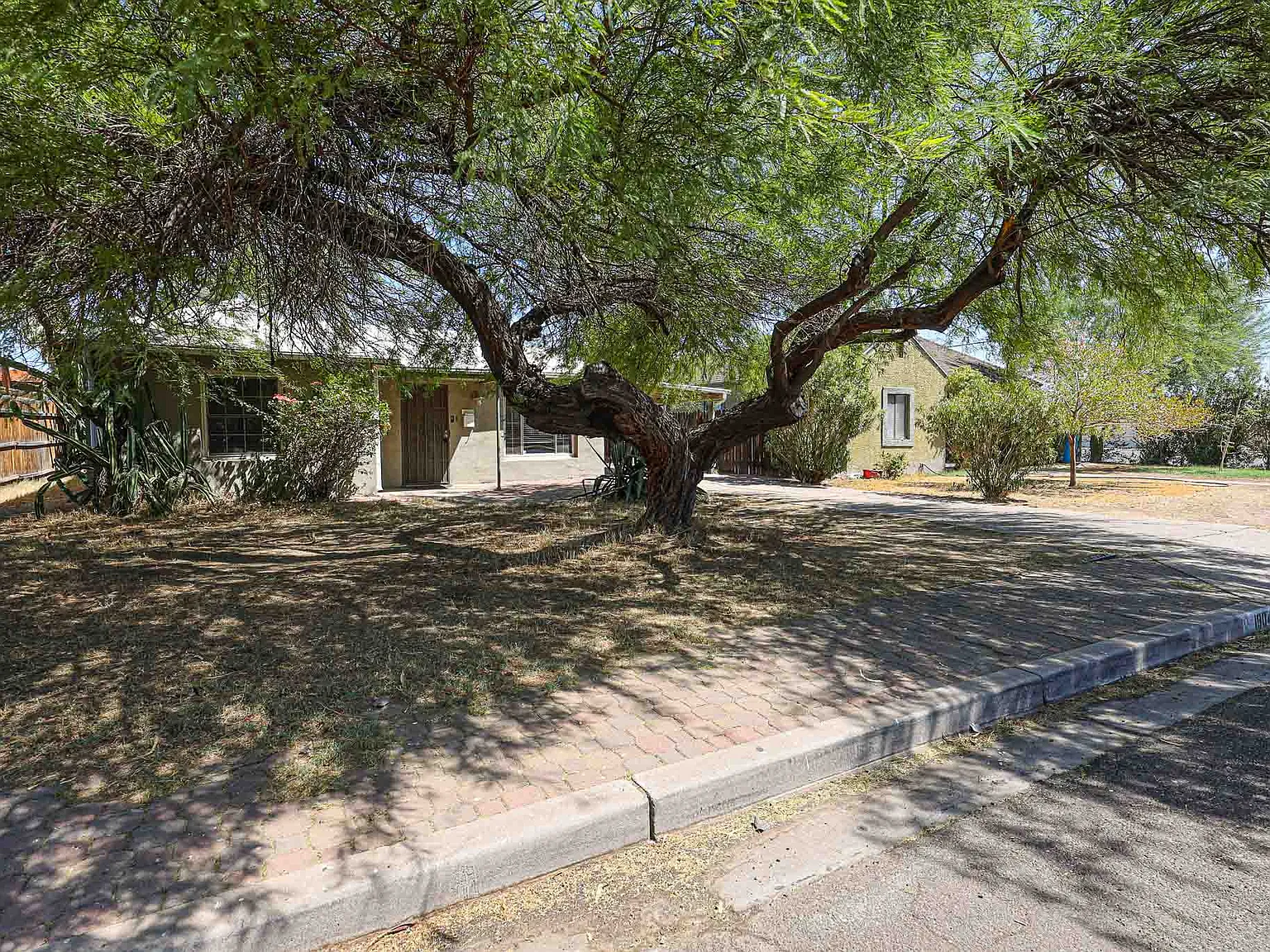 4 bed, 2000 sqft, $2,695 — Photo 2