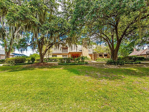 2nd image of 304 Madewood Dr