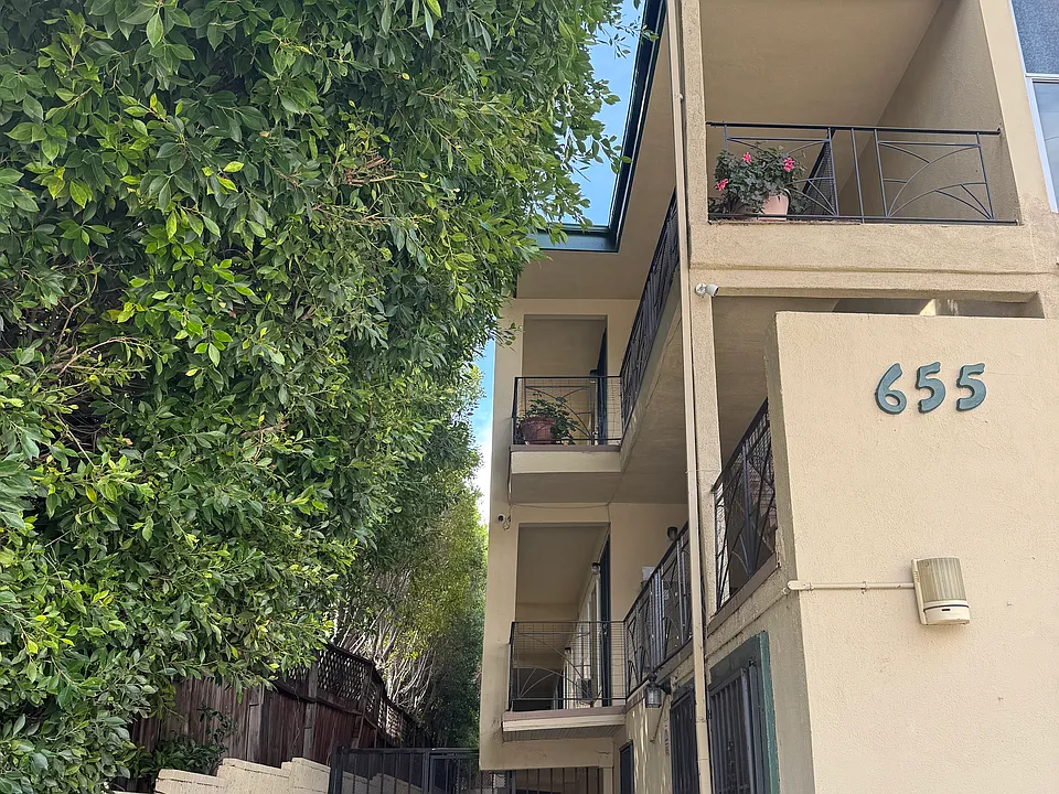 655 N Lucerne Blvd #4
