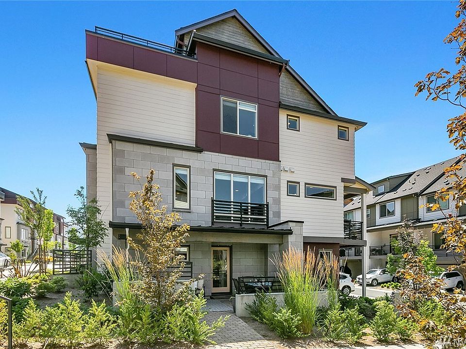 This better than new townhome is in the heart of Issaquah Highlands! Walk to everything! Over $35,000 in upgrades too!