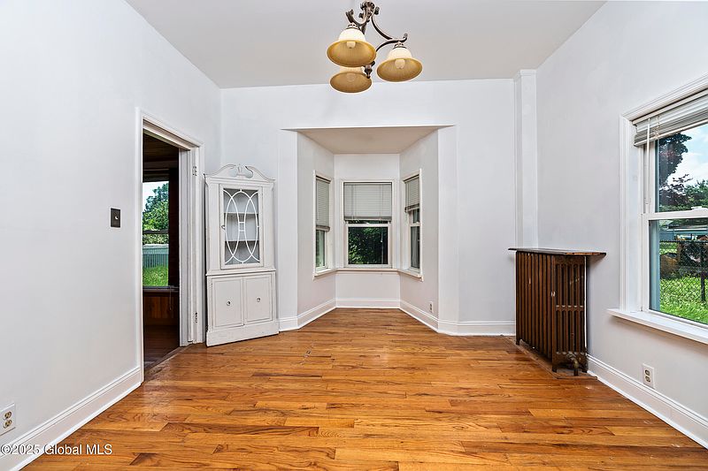 2nd image of 4 Lawrence Street
