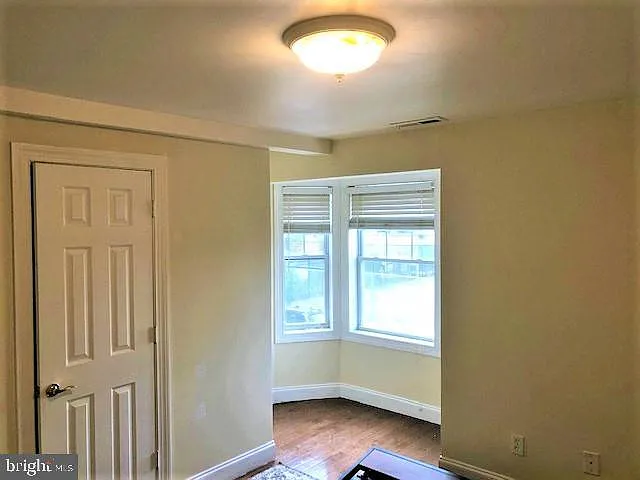 3 bed, 600 sqft, $2,300 — Photo 2