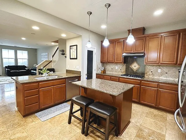 1388 Thornbury Ln — Photo 5