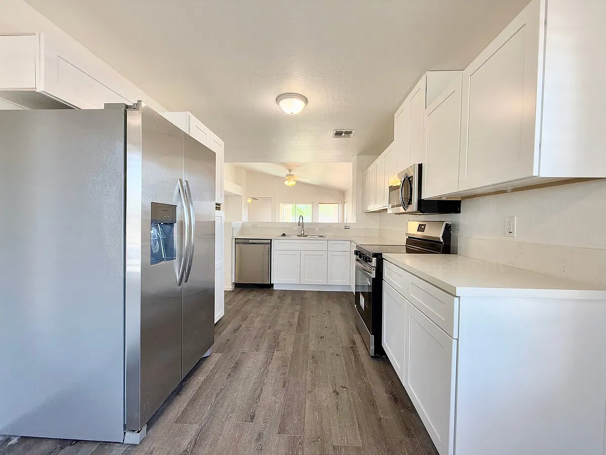 3 bed, 2.0 bath, 1619 sqft, $2,195 — Photo 3