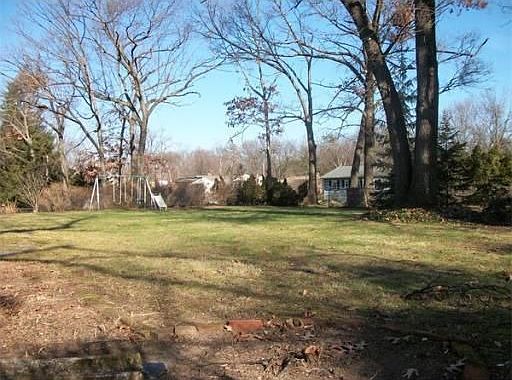 2nd image of 29 Bel Air Dr