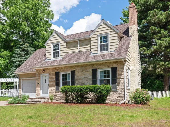 7 Edina Ct, Edina, MN 55424