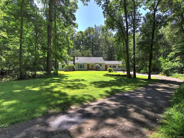 24 Seymour Road, Woodbridge, CT 06525