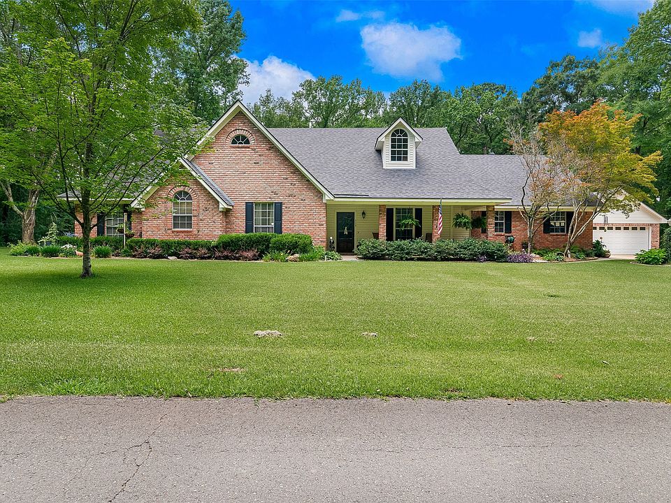 1st image of 119 Holly Ridge Dr