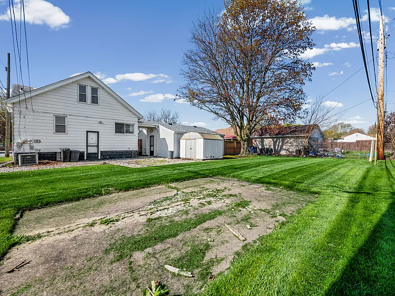 922 Mayflower Ave — Photo 8
